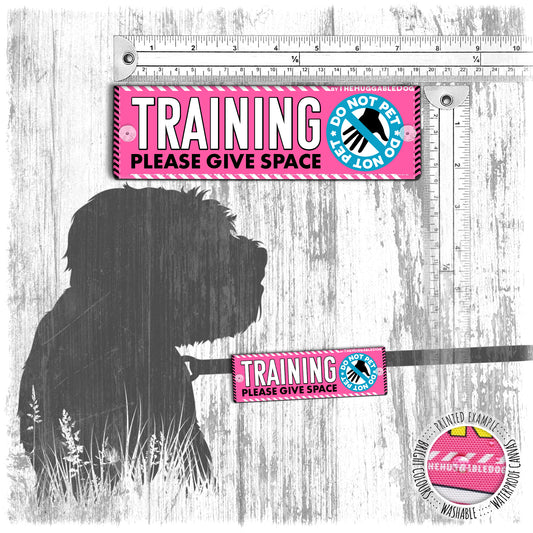 "TRAINING, please give space" do not pet. Mini Leash sleeve for dog training.