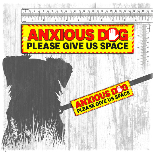 "ANXIOUS DOG, please give us space". Warning leash sleeves.