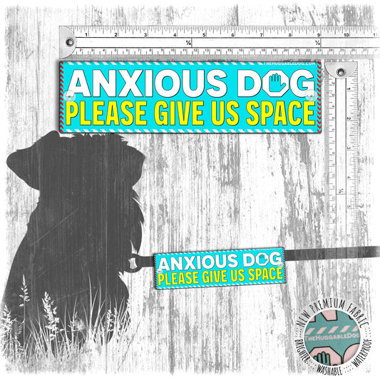 "Anxious dog, please give us space". Leash sleeve for dogs.